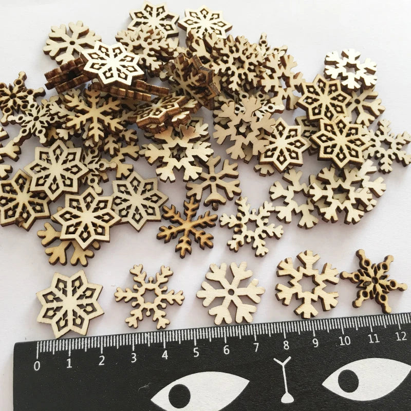 50/100Pcs DIY Wooden Chip Natural Snowflake Wood Slice Wooden Creative Craft Christmas Tree Ornament Home Party Decoration