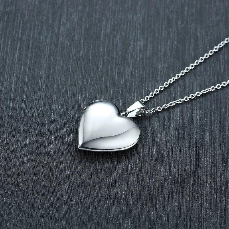 Vnox Monogram Floral Oval Heart Locket Pendant Necklaces for Women Men, Stainless Steel Photo Frame Promise Love Keepsake Collar