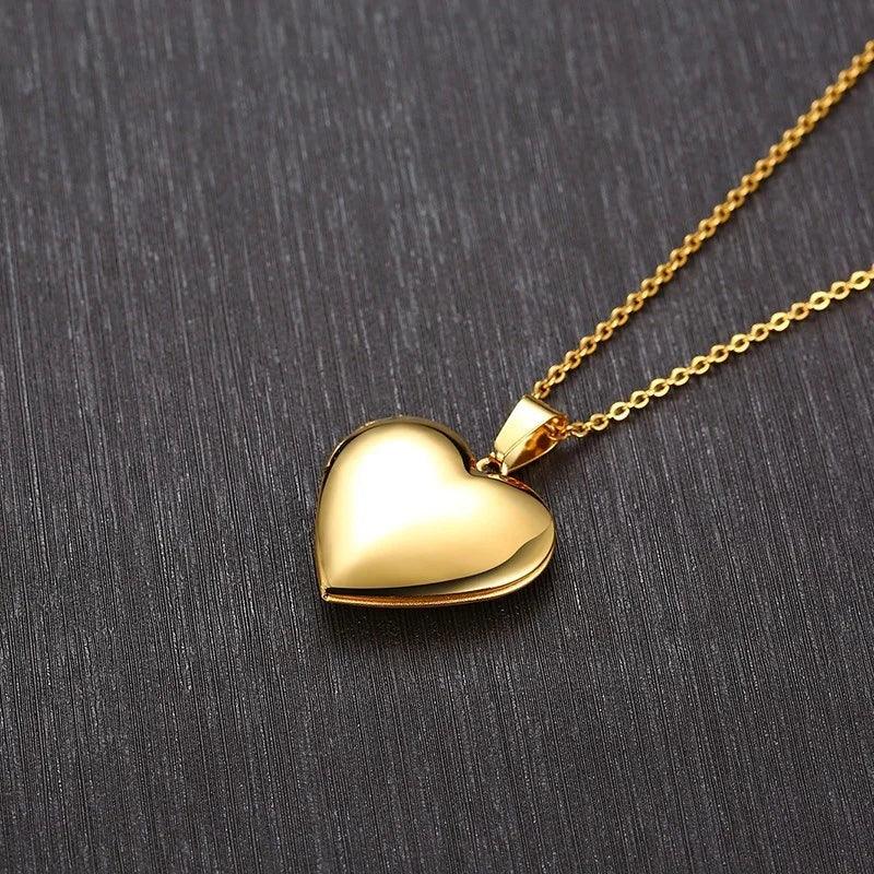Vnox Monogram Floral Oval Heart Locket Pendant Necklaces for Women Men, Stainless Steel Photo Frame Promise Love Keepsake Collar