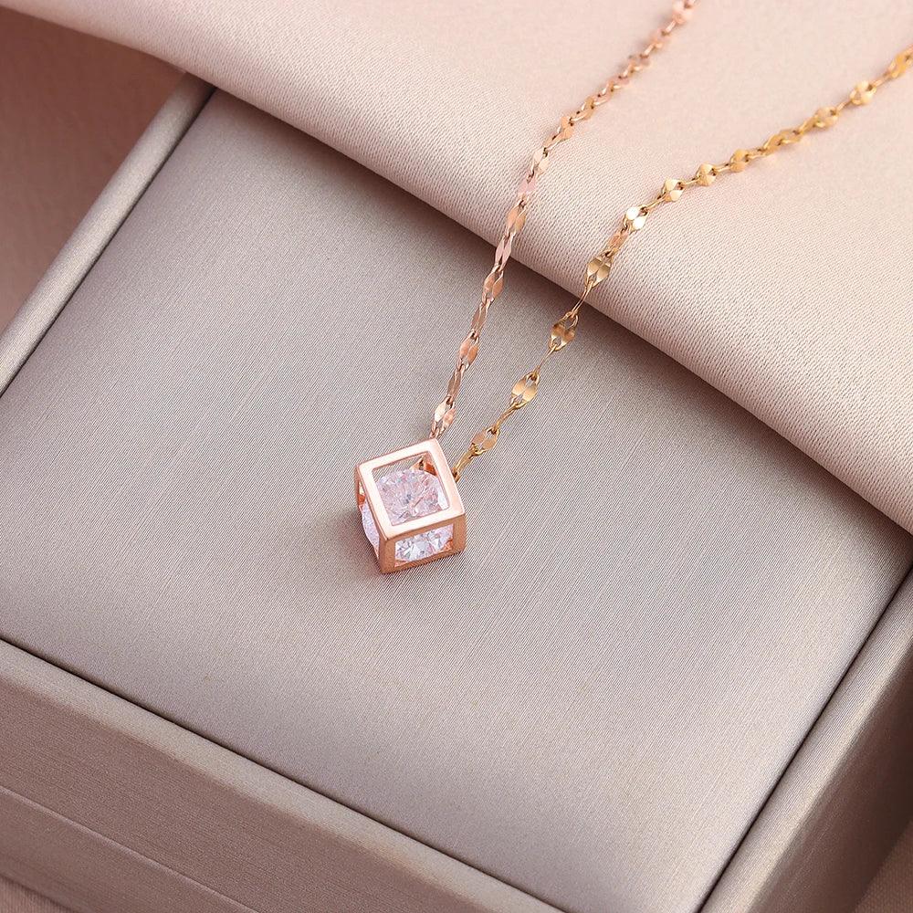New In Sweet Sexy Beating Heart Series Pendant Necklaces For Women Luxury Fashion Female Stainless Steel Clavicle Chain Jewelry