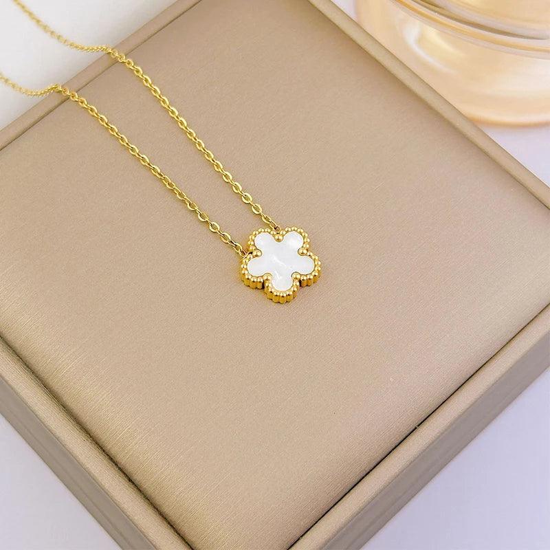 Fashion Stainless Steel Necklace Woman Five-leaf Flower Simple Clover Elegant Womens Necklaces Pendant Charm Jewelry Accessories
