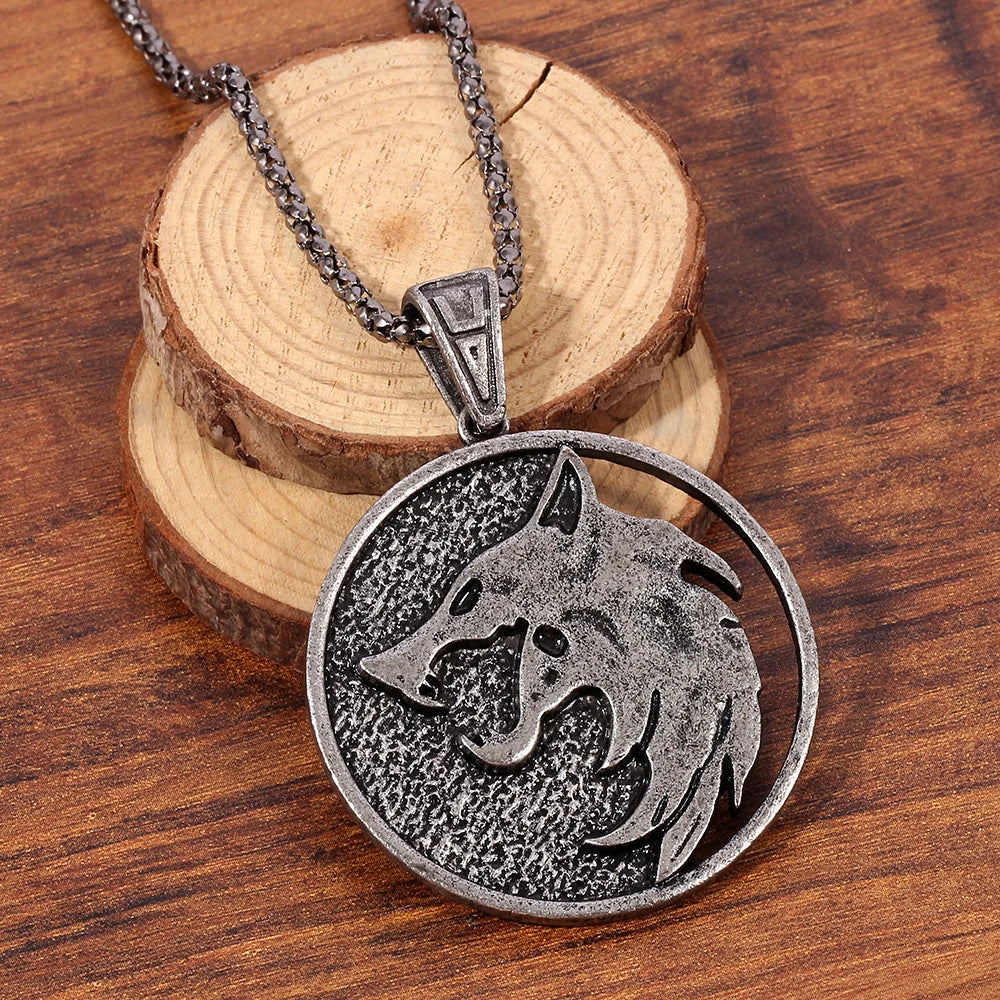 New The Wizard Swallow Pendant Necklace for Geralt with a Demon Peripheral Necklace jewelry