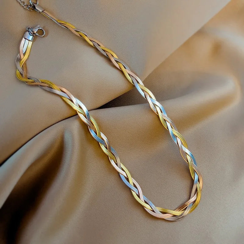 ANENJERY 316L Stainless Steel Tricolor Hand Braided Necklace Europe and America Cuban Chain Ladies Necklace Party Jewelry