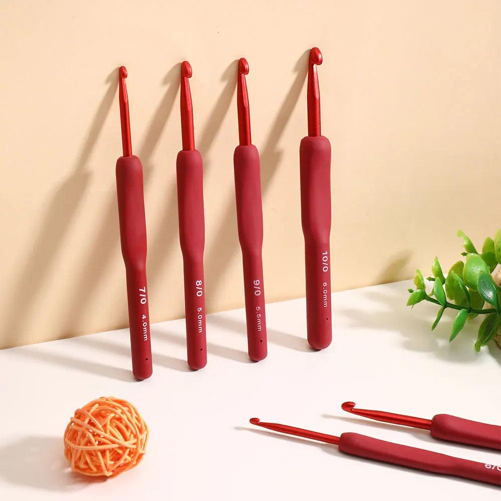Hot Red Color Crochet Hooks Set Aluminum Crochet Needles Silicone Handle Ergonomic Knitting Croche Set 2.0-6.0mm Women Gift