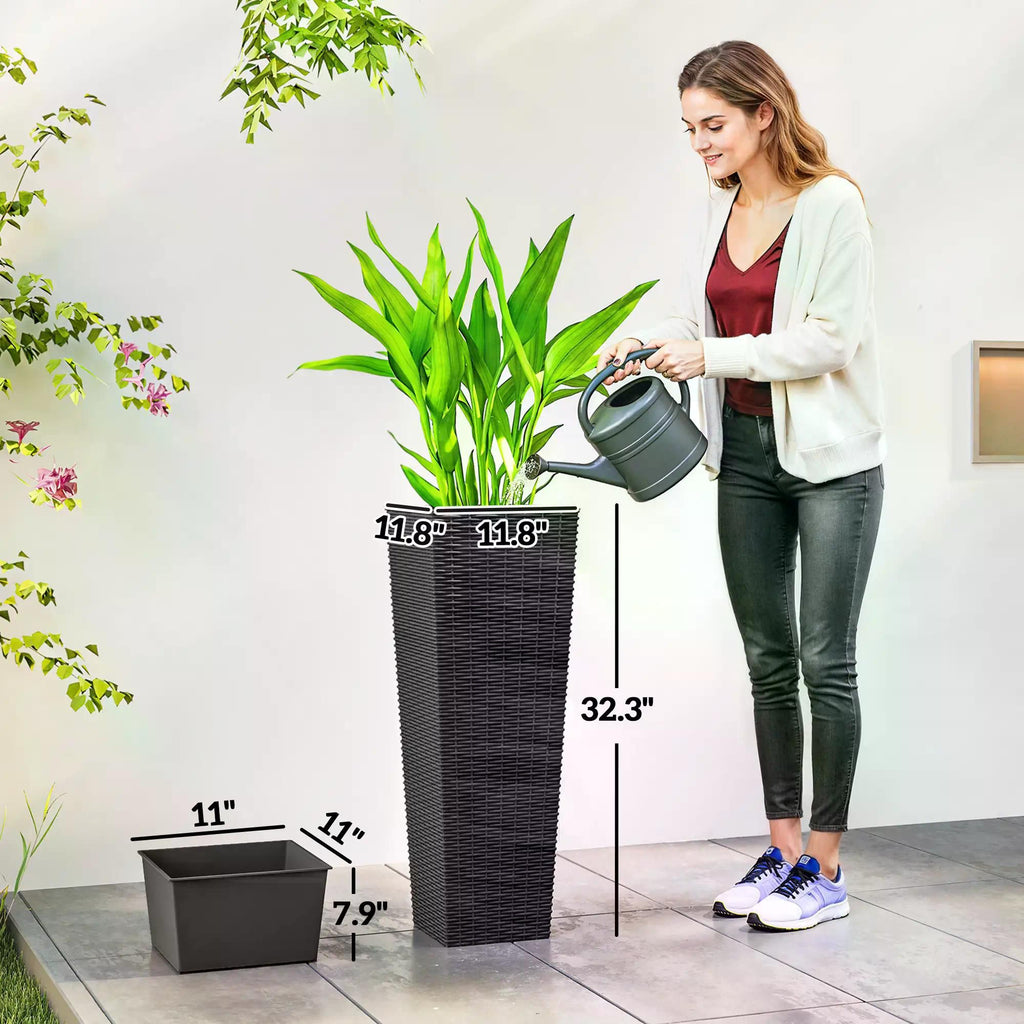 Set of 2 Plastic Flower Pots