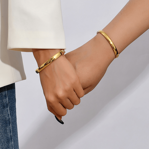 Two piece set of fashionable hot selling metal stainless steel material couple style men's and women's wristbands bracelet gift